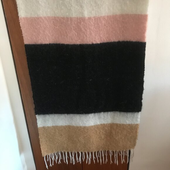Banana Republic Colorblock Fuzzy Oversized Blanket Scarf - Picture 5 of 6